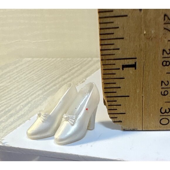 Vintage Barbie White Pearl High Heel Shoes With Bow Detail - Picture 3 of 3